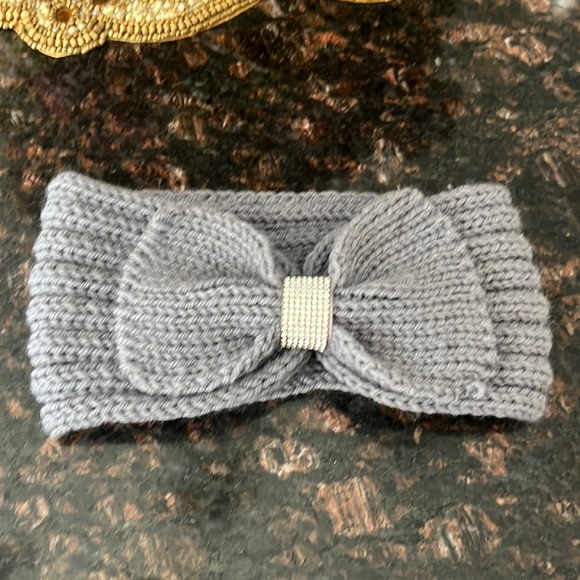 Grey Knit Headband With Rhinestone Detail Around The Bow - Picture 4 of 10